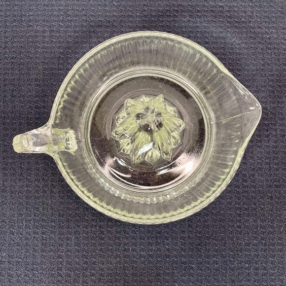 Vintage Clear Glass Hand Juicer Reamer Orange Lemon Citrus Juicer - Large - Picture 3 of 9